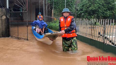 Mưa có nơi đến 900mm, gần 4.300 nhà dân ở Hà Tĩnh bị ngập lụt