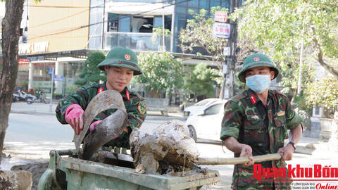 THẦM LẶNG, SÁT CÁNH CÙNG NHÂN DÂN THÀNH PHỐ HUẾ