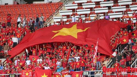 Văn Thuận, Thanh Nhàn tỏa sáng đưa U22 Việt Nam vào chung kết SEA Games 33