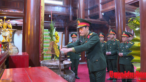 Quân khu 4 dâng hoa, dâng hương tại Nghĩa trang Liệt sĩ Quốc tế Việt - Lào