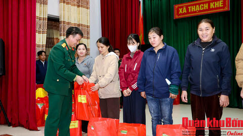 Quân ủy Trung ương - Bộ Quốc phòng trao tặng 1.000 suất quà tại tỉnh Hà Tĩnh