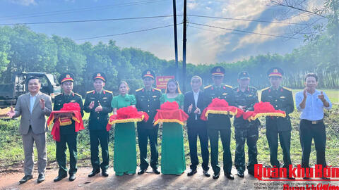 Ban Chỉ huy Phòng thủ khu vực 3 - Phú Lộc khánh thành mô hình “Dân vận khéo” “Thắp sáng đường quê” tại thôn Dương Lộc, xã Hưng Lộc thành phố Huế.