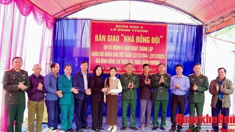 Lữ đoàn Tăng- Thiết giáp 206 (Quân khu 4) bàn giao “Nhà đồng đội”