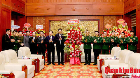 Tỉnh Nghệ An chúc mừng lực lượng vũ trang Quân khu 4