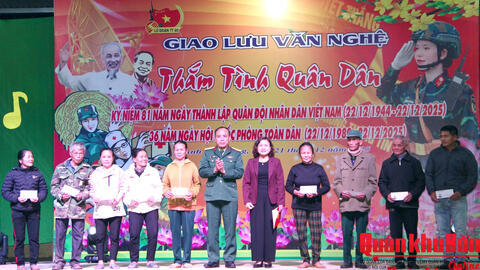 Lữ đoàn Thông tin 80 (Quân khu 4) giao lưu văn nghệ "Thắm tình quân dân"