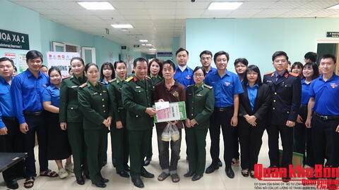 Bộ Chỉ huy Quân sự thành phố Huế tổ chức chương trình “Bát cháo yêu thương - ấm lòng người bệnh”