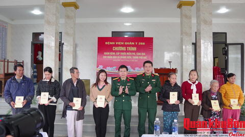 Bệnh viện Quân y 268: Khám bệnh, cấp thuốc miễn phí cho hơn 300 lượt người.