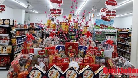Cần thận trọng khi mua giỏ quà Tết sắp sẵn