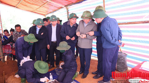 Ban Chỉ đạo 515 Quân khu 4 kiểm tra công tác tìm kiếm, quy tập hài cốt liệt sĩ tại tỉnh Hủa Phăn (Lào)