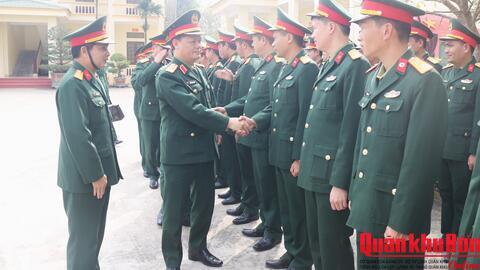 Thiếu tướng Hoàng Duy Chiến, Phó Tư lệnh Quân khu 4 thăm, chúc Tết các cơ quan, đơn vị trên địa bàn tỉnh Thanh Hóa