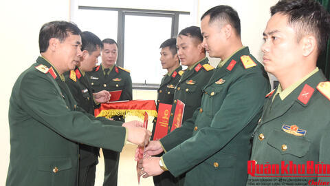 Quân khu 4 Công bố, trao Quyết định về công tác cán bộ