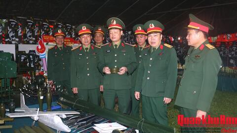 Thiếu tướng Hoàng Duy Chiến kiểm tra sẵn sàng chiến đấu và chúc Tết các đơn vị cơ sở