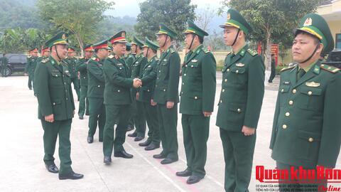 Thiếu tướng Hoàng Duy Chiến, Phó Tư lệnh Quân khu chúc Tết cơ quan, đơn vị trên địa bàn miền Tây tỉnh Thanh Hóa