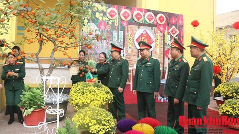 Đại tá Nguyễn Kỳ Hồng kiểm tra, chúc Tết các đơn vị nhân dịp Xuân Bính Ngọ 2026