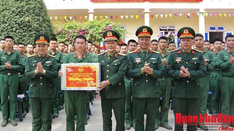 Thiếu tướng Hoàng Duy Chiến, Phó Tư lệnh Quân khu 4 chúc Tết Trung đoàn 3, Sư đoàn 324