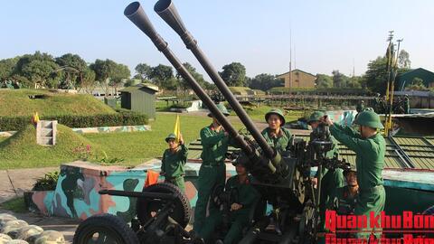 Chắc  tay súng bảo vệ bầu trời quê Bác