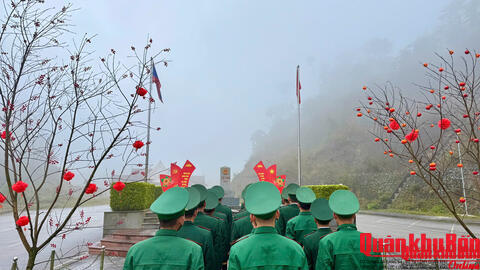 Bộ đội Biên phòng Nghệ An chào cờ sáng mùng Một Tết Bính Ngọ 2026