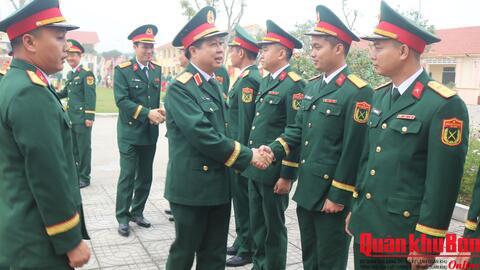 Thiếu tướng Lê Văn Trung đón Tết, vui Xuân cùng bộ đội.