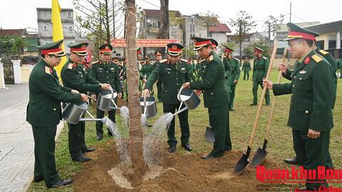 Bộ Tư lệnh Quân khu 4 hưởng ứng "Tết trồng cây Đời đời nhớ ơn Bác Hồ”