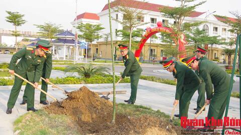 Bộ Chỉ huy Quân sự thành phố Huế trồng hơn 8.000 cây xanh