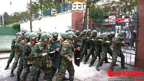 Cơ quan Quân khu 4 luyện tập phương án sẵn sàng chiến đấu bảo vệ bầu cử