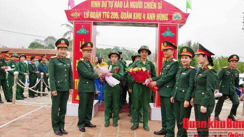 Chiến sĩ mới Lữ đoàn Tăng – Thiết giáp 206 tự tin trong môi trường mới