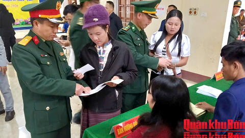 Nghệ An: Cử tri 12 xã biên giới, miền núi bỏ phiếu sớm bầu cử đại biểu Quốc hội và Hội đồng nhân dân các cấp