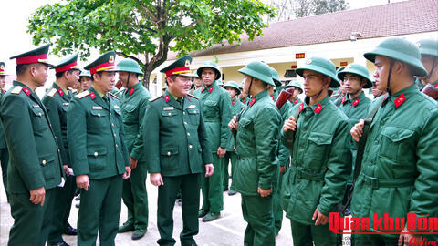 Bộ Chỉ huy Quân sự tỉnh Quảng Trị kiểm tra huấn luyện tại Trung đoàn 842 và Trung đoàn 996