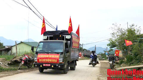 Đoàn Kinh tế - Quốc phòng 4 (Quân khu 4) đồng hành cùng nhân dân biên giới trong “Ngày hội non sông”