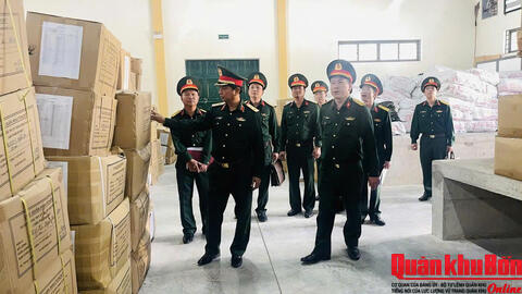 Trung tướng Hà Thọ Bình, Tư lệnh Quân khu 4 kiểm tra tại Kho K55