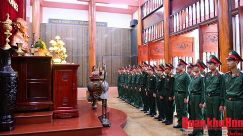 Tiếp lửa cho chiến sĩ mới về truyền thống Sư đoàn 324