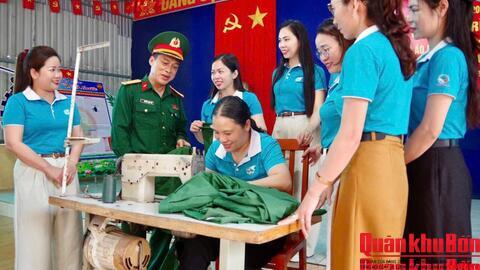 Lữ đoàn Tăng – Thiết giáp 206 phối hợp tổ chức chương trình động viên chiến sĩ mới