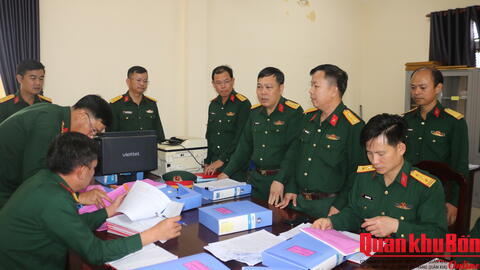 Quân khu 4 kiểm tra hoạt động công tác Đảng, công tác chính trị tại Bộ Chỉ huy Quân sự thành phố Huế