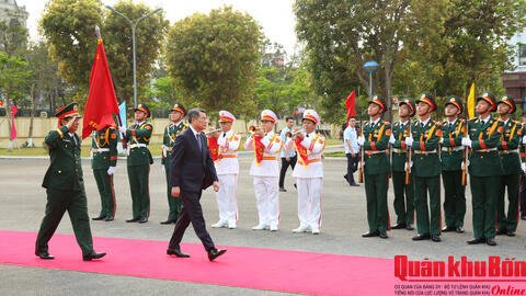 Thủ tướng Chính phủ Lê Minh Hưng thăm, trồng cây lưu niệm tại Bộ Tư lệnh Quân khu 4