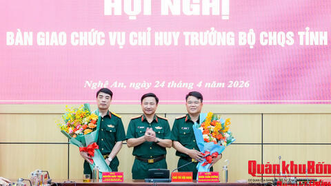 Bàn giao chức vụ Chỉ huy trưởng Bộ Chỉ huy Quân sự tỉnh Nghệ An