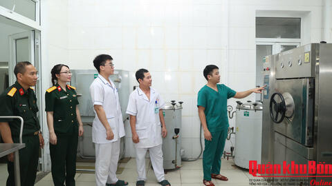 Kiểm tra công tác Hậu cần, Kỹ thuật và An toàn vệ sinh lao động tại Bệnh viện Quân y 4