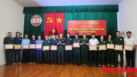 Công ty CP Nhựa bao bì Vinh: Mít tinh hưởng ứng Tháng hành động ATVSLĐ và Tháng Công nhân năm 2026.