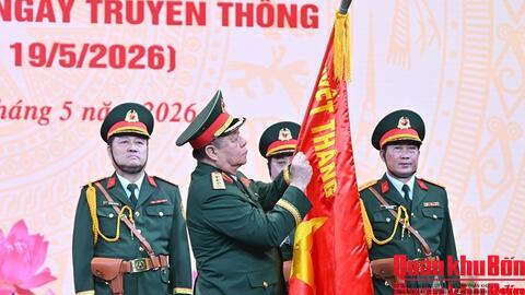 Đại tướng Nguyễn Trọng Nghĩa trao Huân chương Bảo vệ Tổ quốc hạng Ba tặng Trung tâm Phát thanh - Truyền hình Quân đội