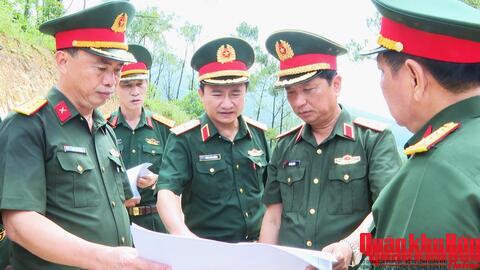 Trung tướng Hà Thọ Bình và Thiếu tướng Đoàn Xuân Bường kiểm tra tiến độ xây dựng Sở chỉ huy diễn tập Quân khu 2026