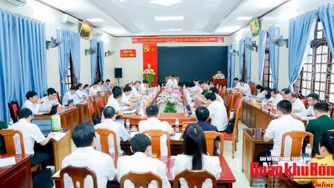 Chủ tịch UBND tỉnh Nghệ An Võ Trọng Hải làm việc với 5 xã vùng cao, biên giới