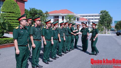 Thượng tướng Nguyễn Văn Gấu kiểm tra  tại Bộ Chỉ huy Quân sự tỉnh Thanh Hóa