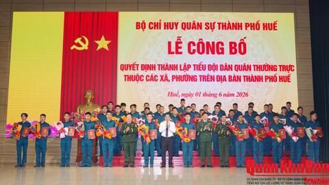 Thành phố Huế công bố quyết định thành lập 40 Tiểu đội dân quân thường trực