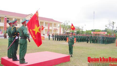 Trung đoàn 176 khen thưởng 3 tập thể, 8 cá nhân có thành tích xuất sắc trong huấn luyện chiến sĩ mới