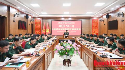 Thiếu tướng Đoàn Xuân Bường dự, chỉ đạo Hội nghị Đảng ủy Sư đoàn 324