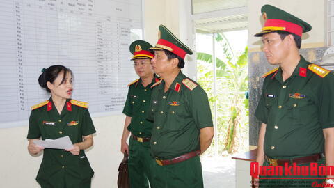 Tư lệnh Quân khu 4 kiểm tra tại Hà Tĩnh và Quảng Trị