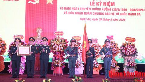 Xưởng 467 Quân khu 4 đón nhận Huân chương Bảo vệ Tổ quốc hạng Ba