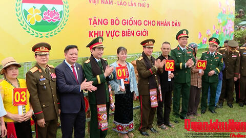 Nghĩa tình nơi biên giới Việt - Lào