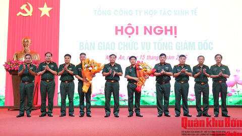 Quân khu 4: Bàn giao chức vụ Tổng Giám đốc Tổng công ty Hợp tác kinh tế