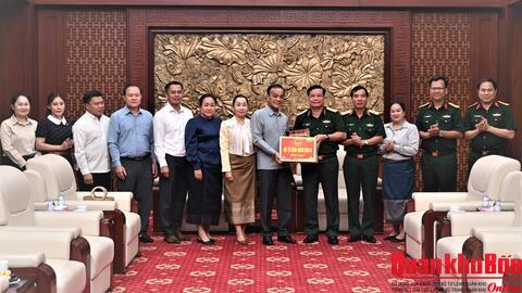 Bí thư Tỉnh ủy Viêng Chăn, Lào thăm Bộ Tư lệnh Quân khu 4