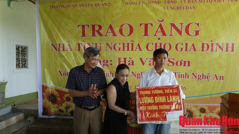 Trường Sĩ quan Lục quân 2 trao tặng Nhà tình nghĩa cho gia đình chính sách tại Nghệ An